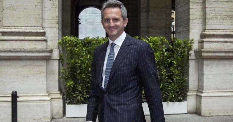 Mediobanca, l'ad Nagel saluta i dipendenti: "Ricordate Orazio, Graecia capta ferum victorem cepit''