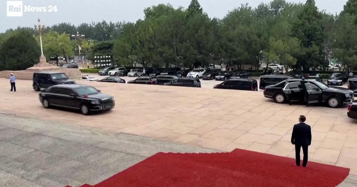 Piazza Tienanmen, gli arrivi dei leader per la parata militare