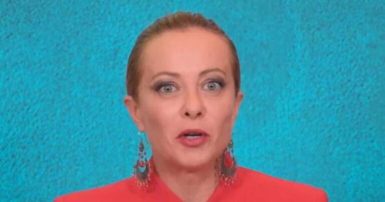 Meloni ricorda Kirk in videomessaggio a Vox: "Non ci intimidiranno, lottiamo per libertà"