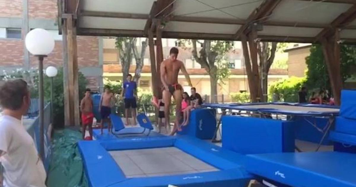 Franzoso al rallenty mentre gioca saltando in palestra: il video amatoriale della promessa dello sci