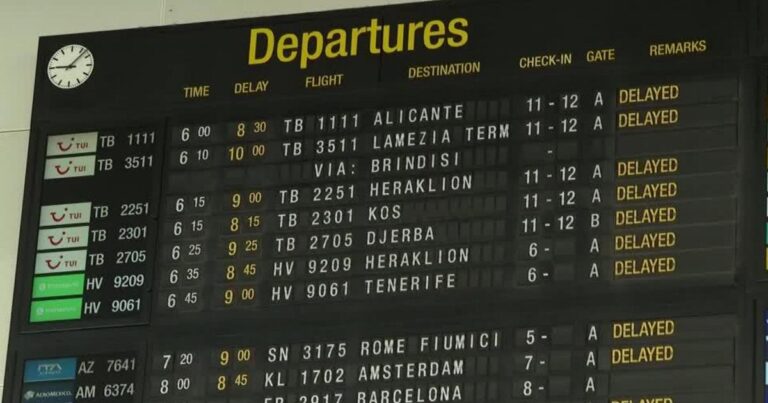 Le immagini dei disagi all'aeroporto di Bruxelles dopo l'attacco informatico