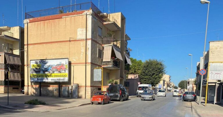 Andria, rider di 18 anni muore dopo lo scontro con un'automobile. Era stato assunto da un mese