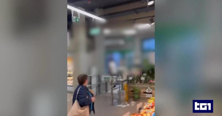 Vigilante di un supermercato preso a calci e pugni dopo un tentato furto