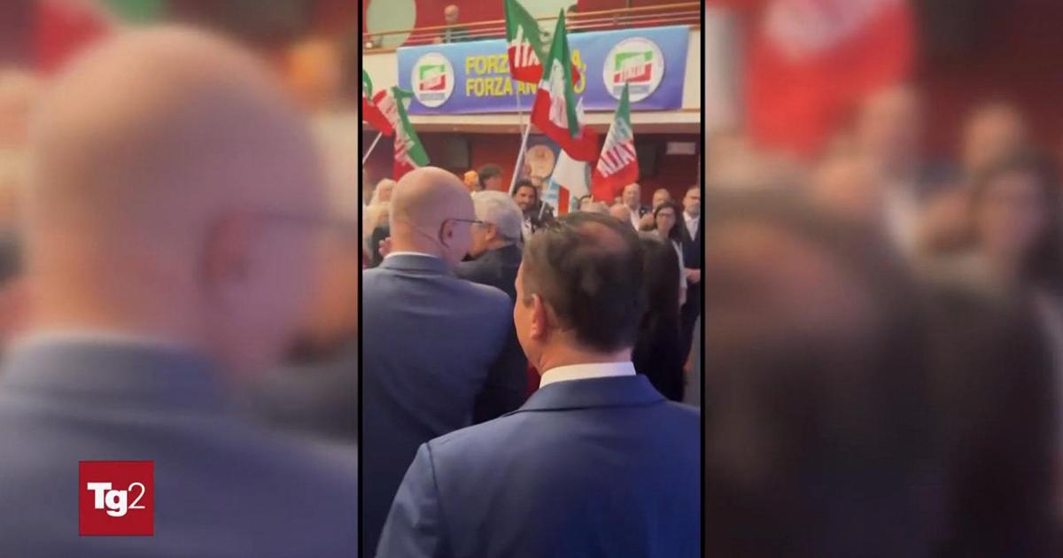 Maggioranza compatta sull'economia e Salvini a sorpresa va a Pontida